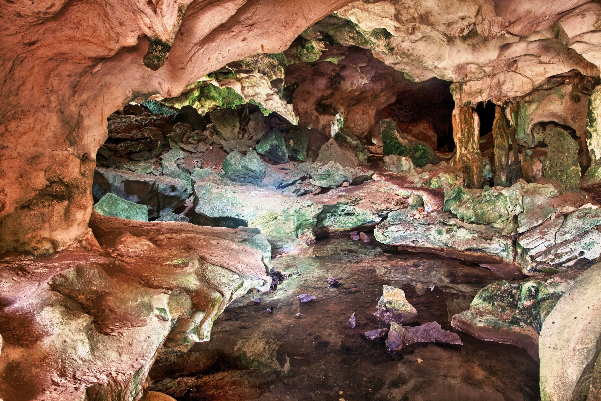 The Conch Bar Caves â Impressive & Magnetic